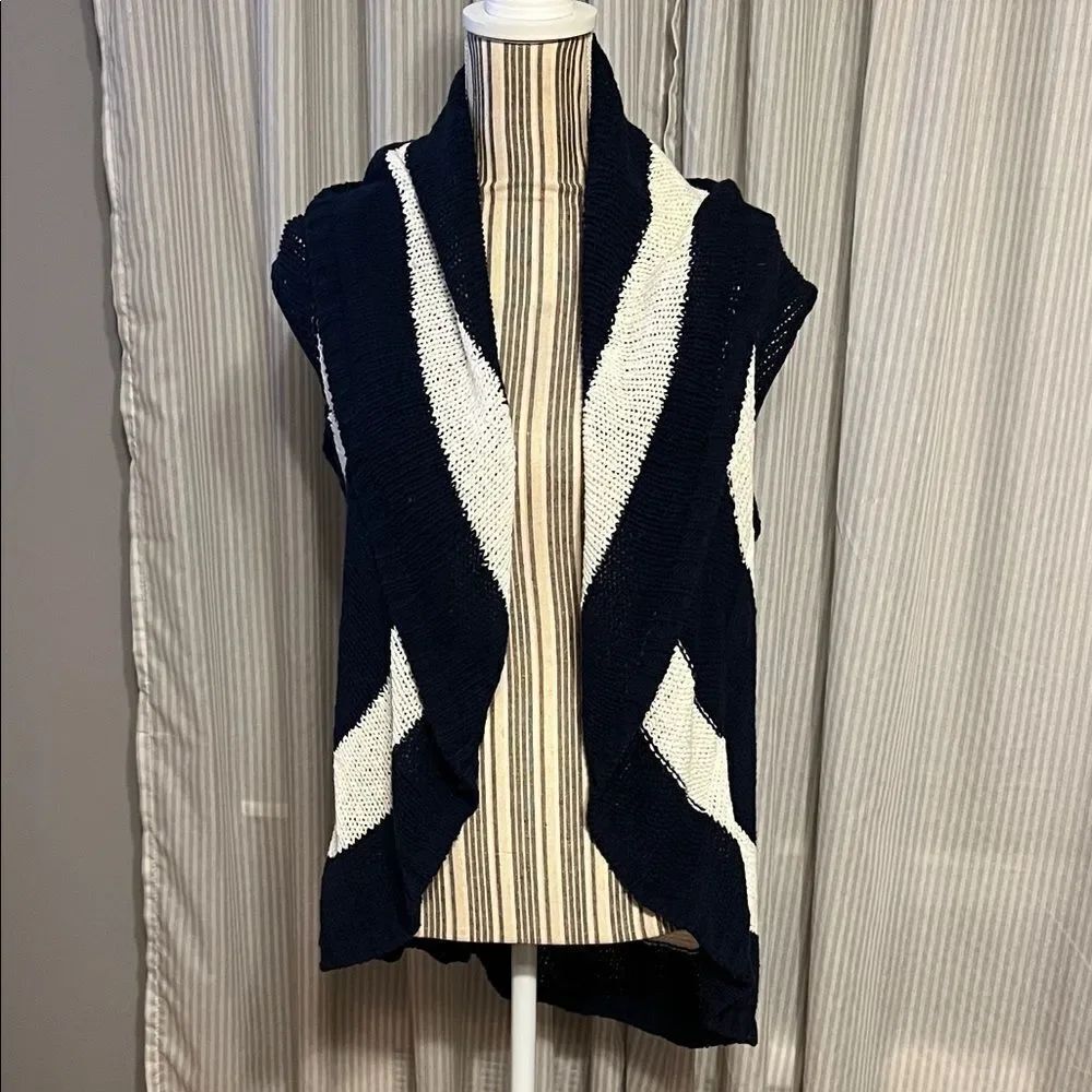 Cabi Navy and White Women's Sweater Vest